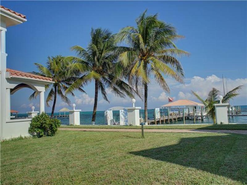 Isla Bonita Yacht Club Hotel ซานเปโดร ภายนอก รูปภาพ