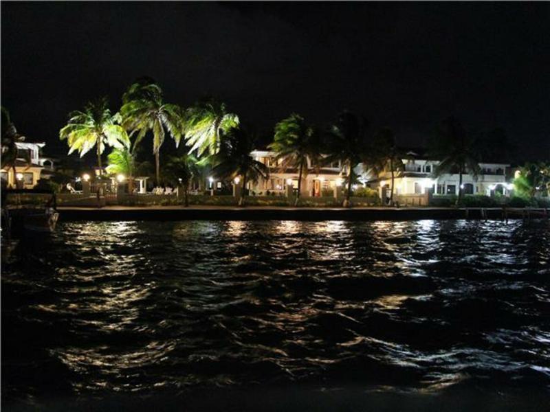 Isla Bonita Yacht Club Hotel ซานเปโดร ภายนอก รูปภาพ