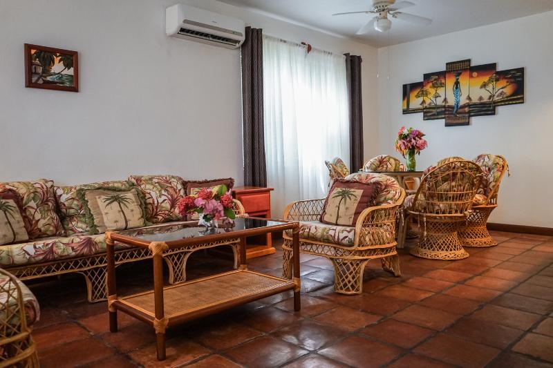 Isla Bonita Yacht Club Hotel ซานเปโดร ภายนอก รูปภาพ