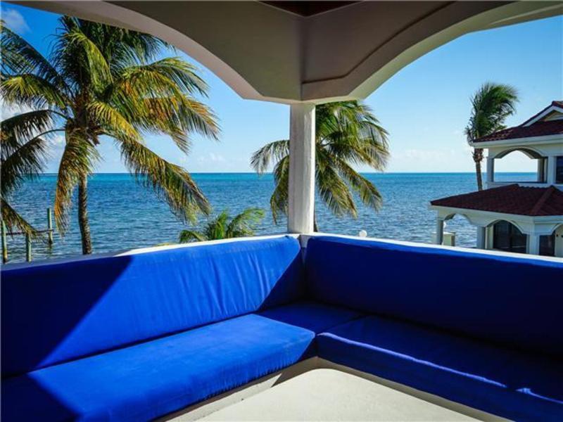 Isla Bonita Yacht Club Hotel ซานเปโดร ภายนอก รูปภาพ