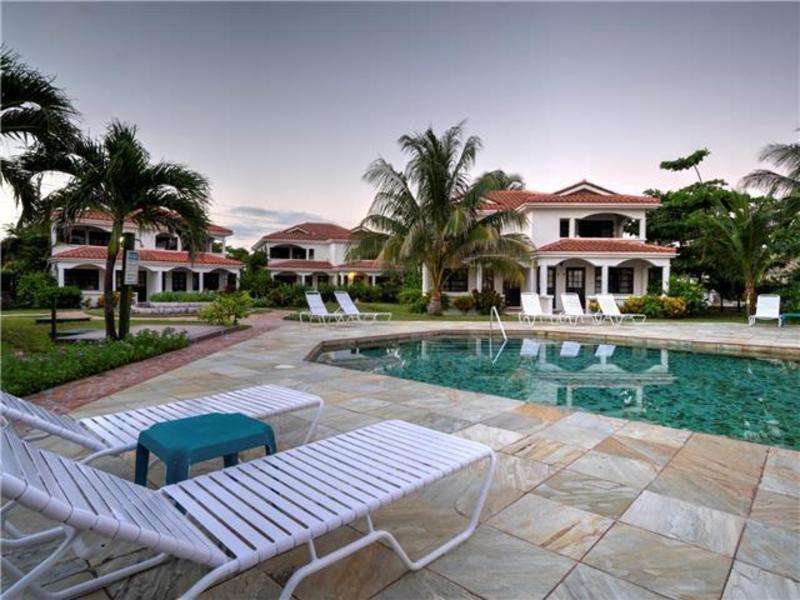 Isla Bonita Yacht Club Hotel ซานเปโดร ภายนอก รูปภาพ